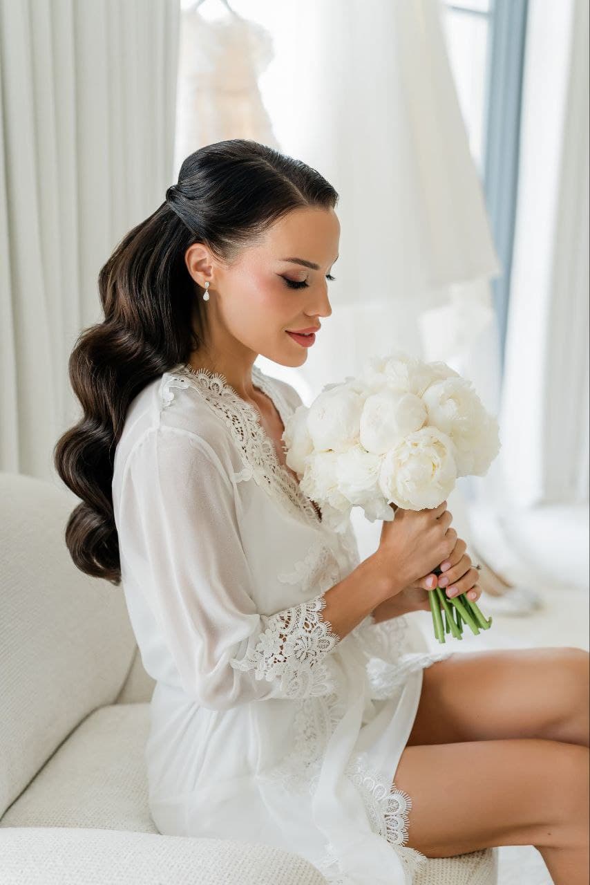 Bridal hairstyle with bouquet